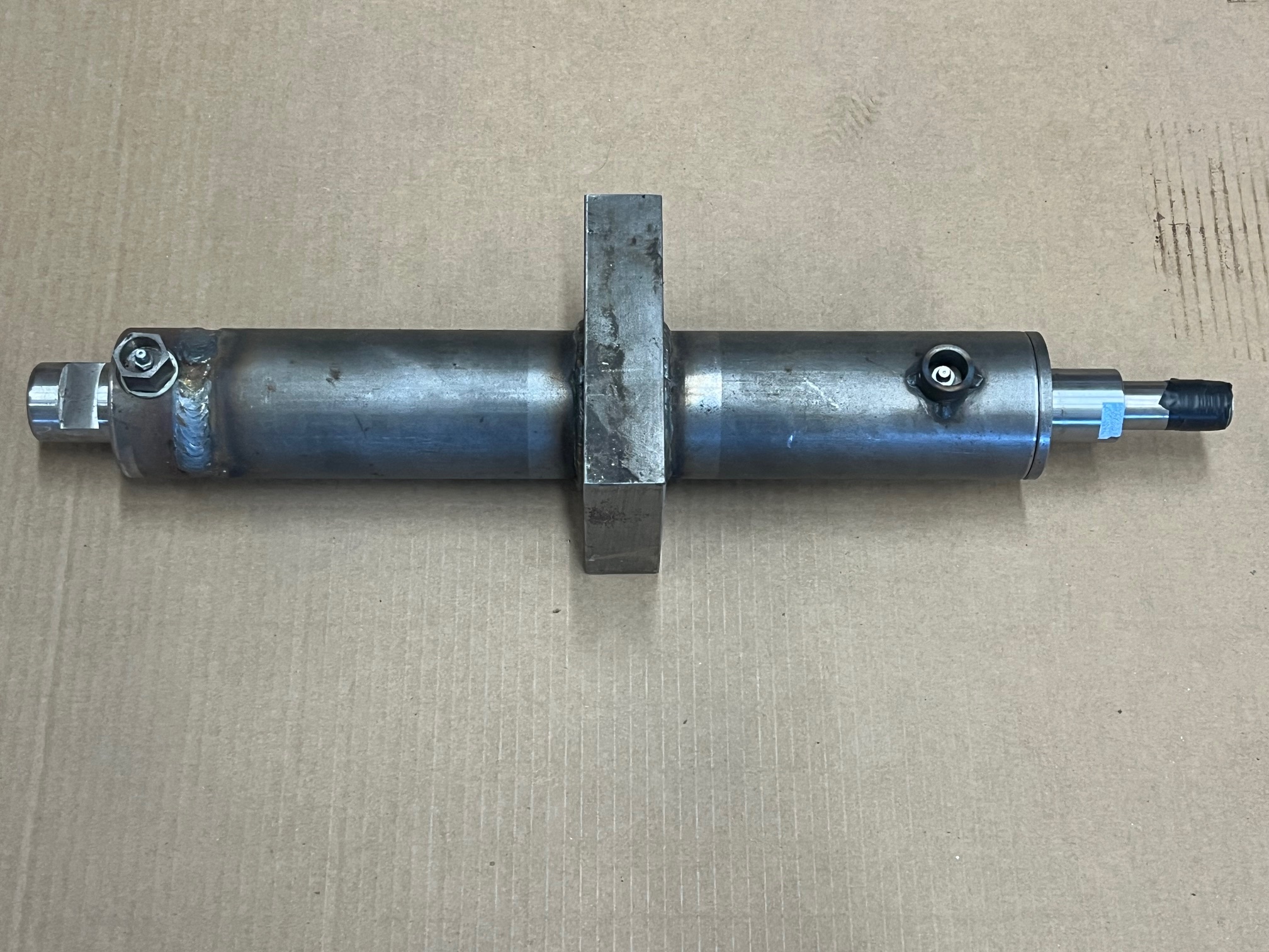 Hydraulic cylinder photo